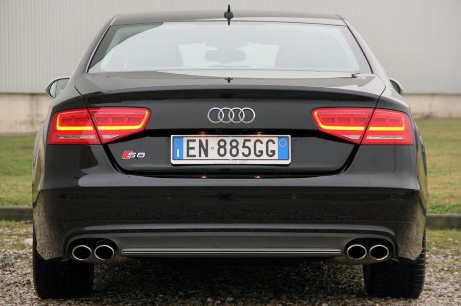  Audi S8 (D4) 2012 года  (WW) (фото 2 из 36)